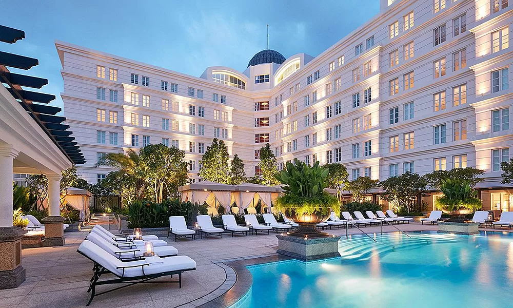 Phục vụ nhà hàng, khách sạn